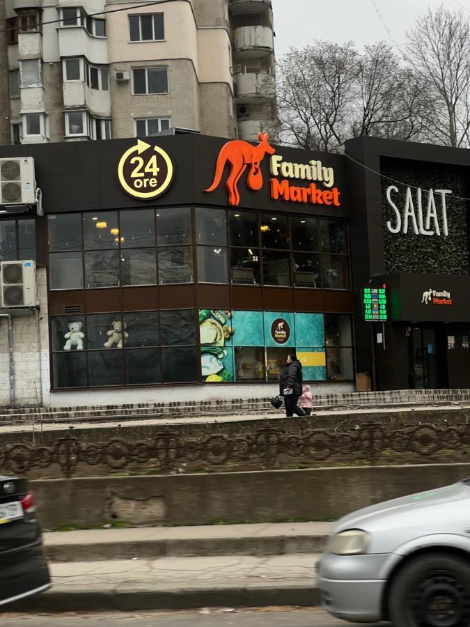 Hi-Tech Aparts Chişinău Esterno foto