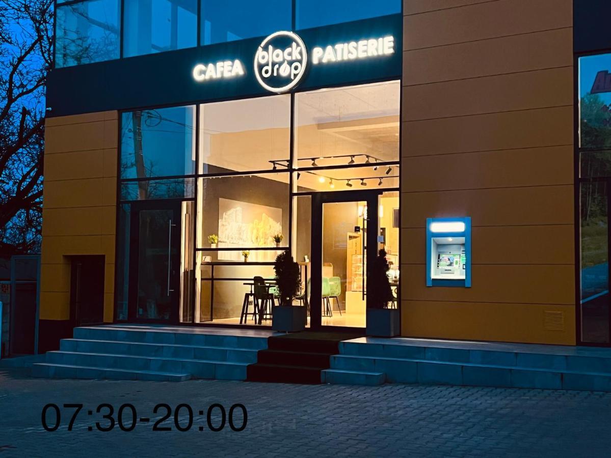 Hi-Tech Aparts Chişinău Esterno foto