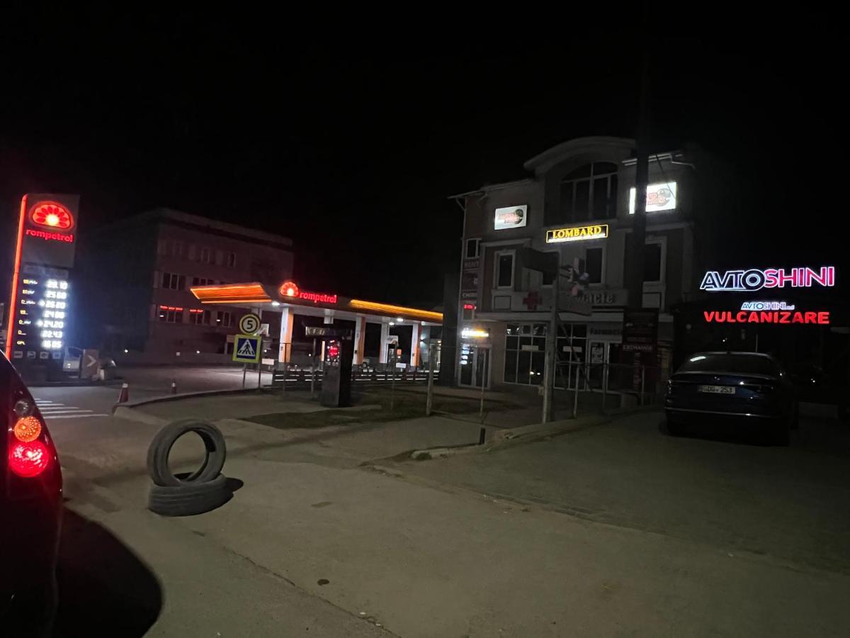 Hi-Tech Aparts Chişinău Esterno foto