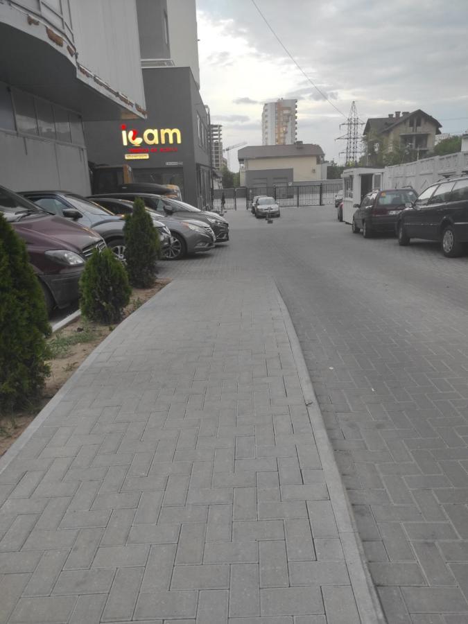 Hi-Tech Aparts Chişinău Esterno foto