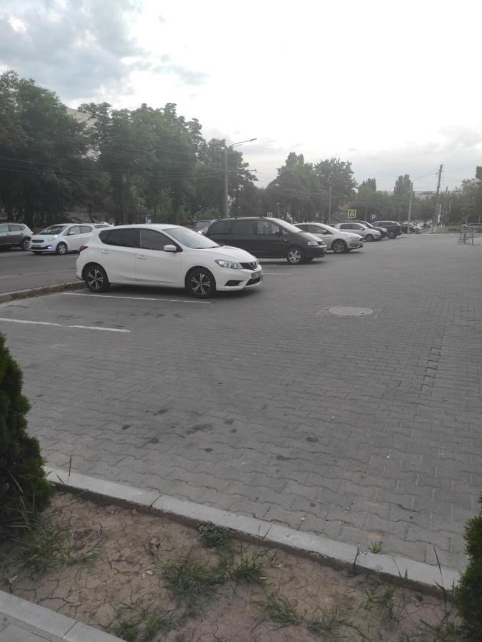 Hi-Tech Aparts Chişinău Esterno foto